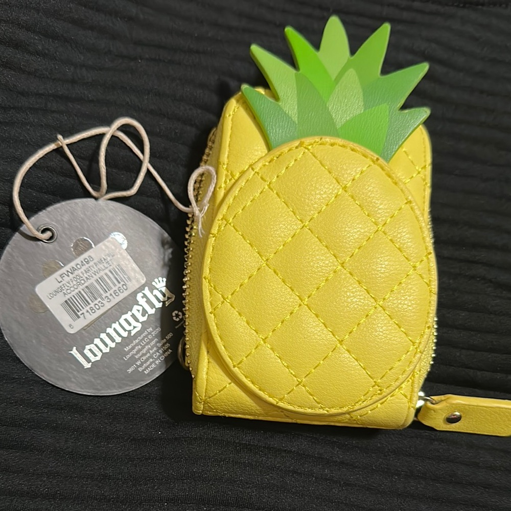 Loungefly Pineapple wallet EUC